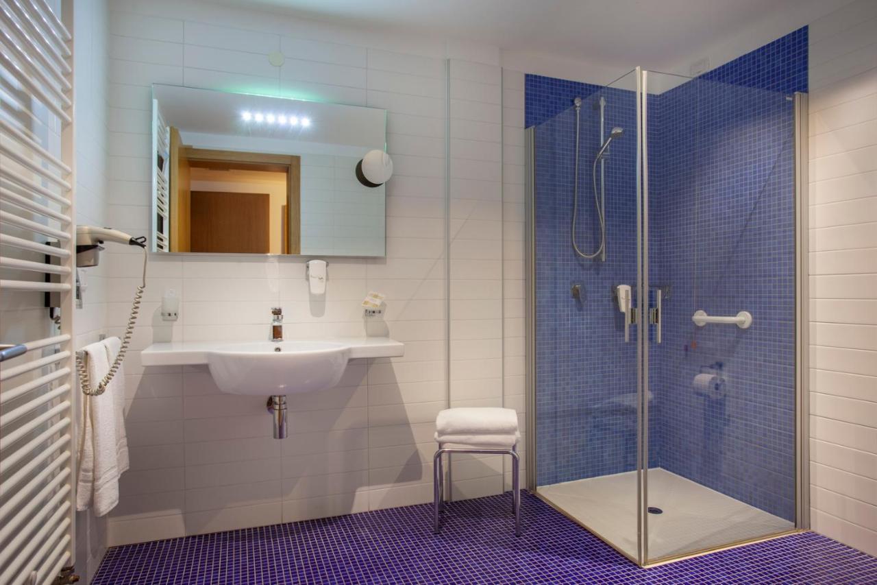 Hotel Romanda 3*